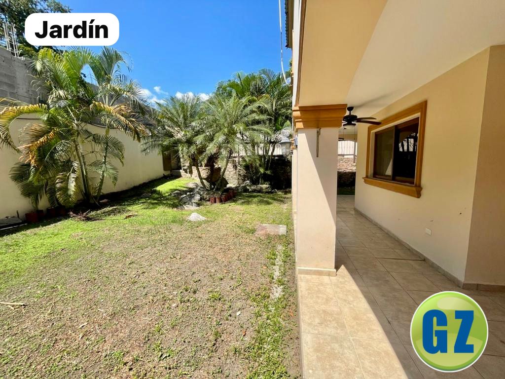 Venta de Casa en Res. Lomas del Pedregal 4