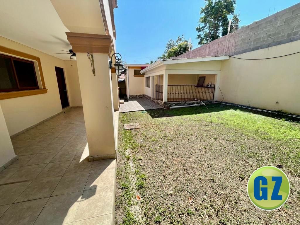 Venta de Casa en Res. Lomas del Pedregal 5